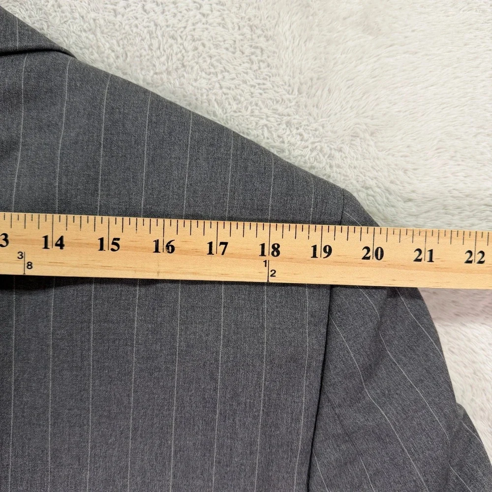 Jos A Bank Mens 44L Suit Signature Collection Gray Pinstripe Wool 2-Button 40x32